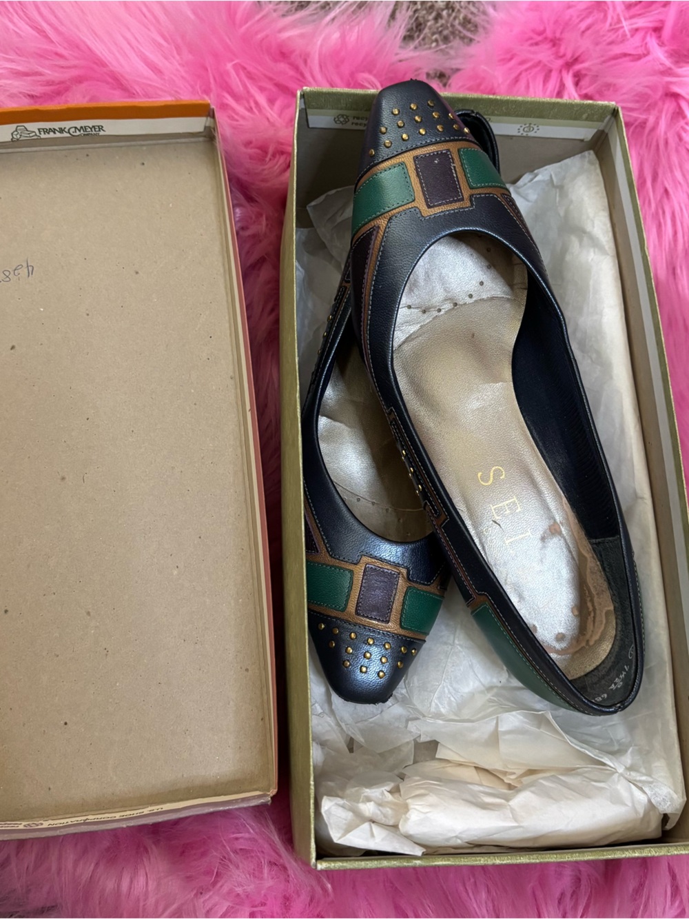 Vintage Selby Comfort Flex Leather Colorblock Pumps Studded Low Heel 7.5 B USA